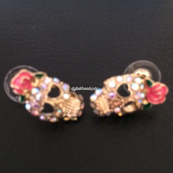 SPARKLY SKULL EARRINGS - Picture 2 of 3